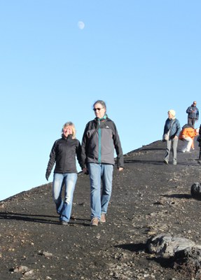Sonia et Marcel Andenmatten sur un volcan